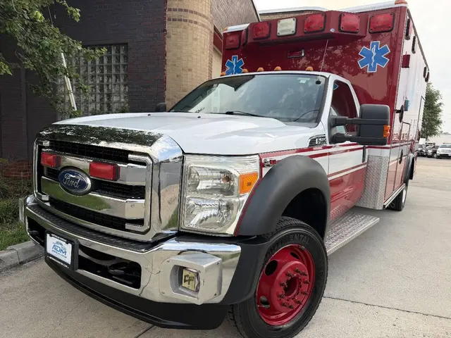 2012 Ford F450 Super Duty Regular Cab & Chassis 141" W.B. 2D