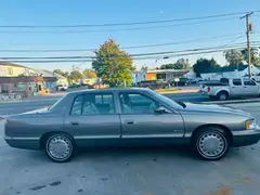 1998 Cadillac DeVille Sedan 4D photo 5