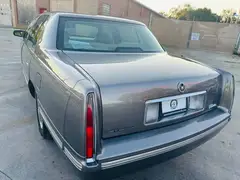 1998 Cadillac DeVille Sedan 4D photo 11