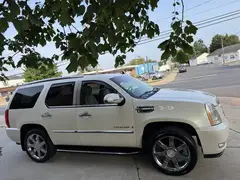 2009 Cadillac Escalade Hybrid Sport Utility 4D photo 4