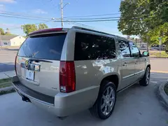 2007 Cadillac Escalade ESV Sport Utility 4D photo 5