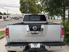2011 Nissan Titan Crew Cab SL  Pickup 4D 5 1/2 ft photo 8