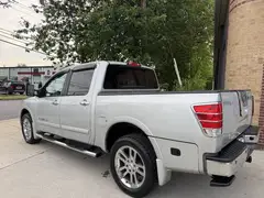 2011 Nissan Titan Crew Cab SL  Pickup 4D 5 1/2 ft photo 10