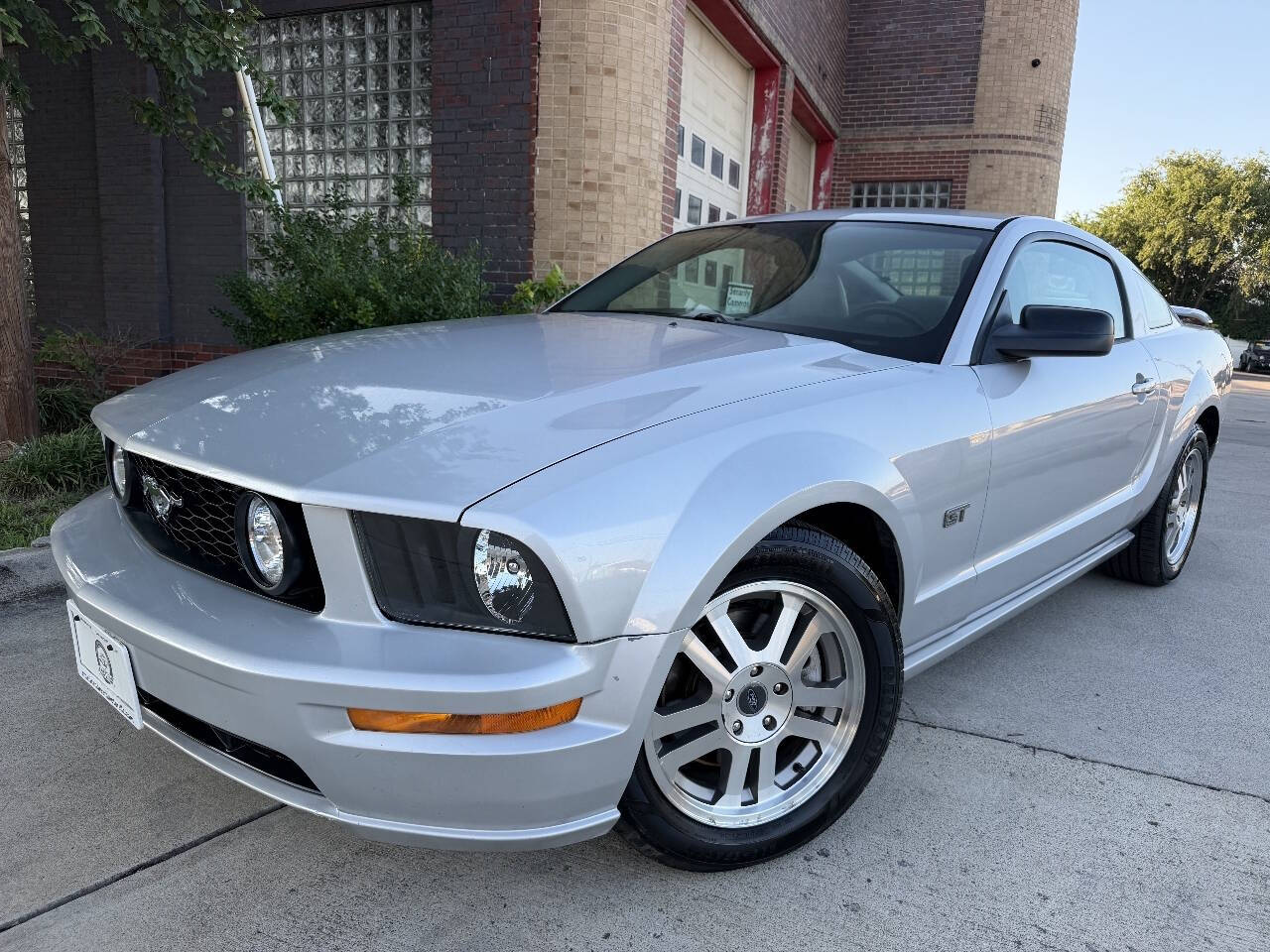 2005 Ford Mustang GT Deluxe Coupe